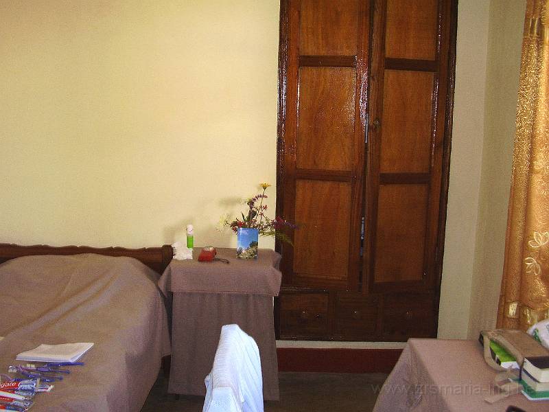 0096 Interieur kamer klooster Drodro.JPG